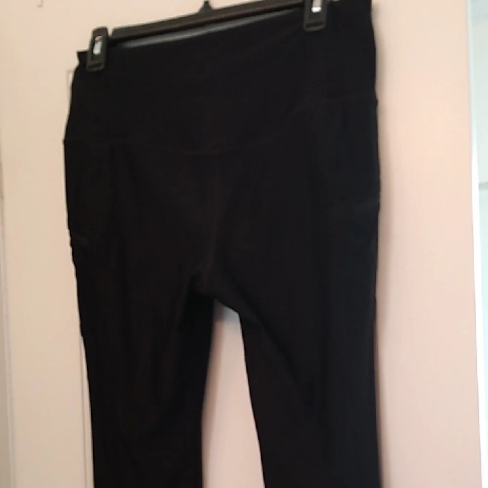 Eddie Bauer Leggings Zip Pockets and an inner Slip Pocket - Picture 9 of 15